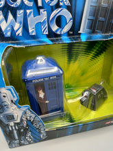 Load image into Gallery viewer, Dr Who Corgi Tardis &amp; K9 Set
