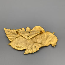 Load image into Gallery viewer, Vintage Leaf design signed Tara large brooch
