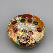 Load image into Gallery viewer, Japanese Kutani Yaki Enamel on Porcelain Dish in original wooden box
